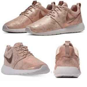Nike Roshe One Premium Metallic Women’s Sneaker Shoe Pink Size 9.5
